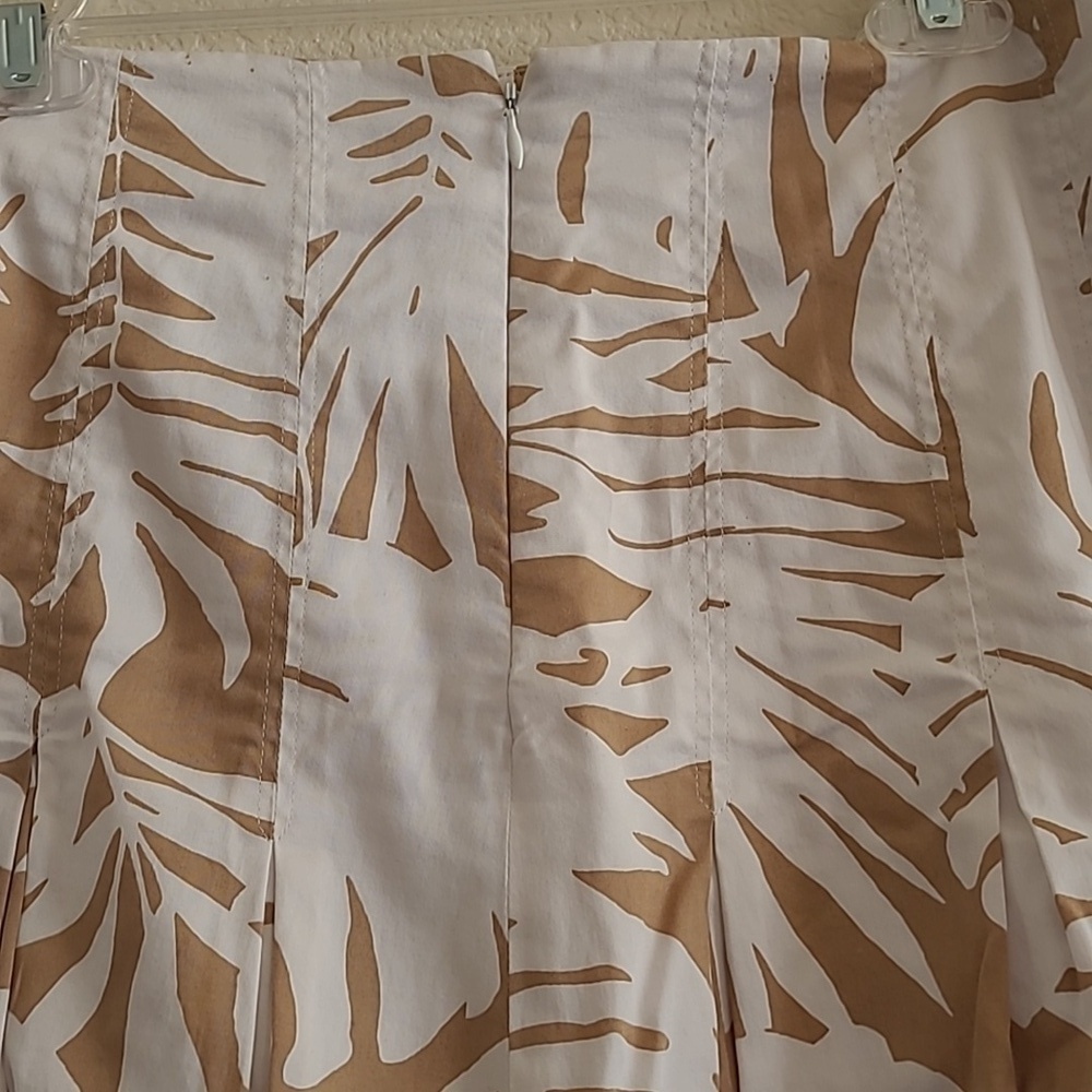 Talbots Tan/White Tropical Print Pleated Skirt Size 10 - Picture 2 of 7